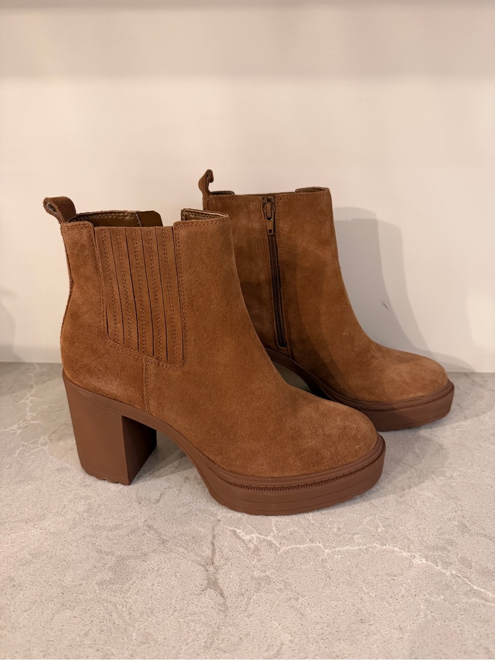 Brand New Denver Hayes platform Chelsea Boot